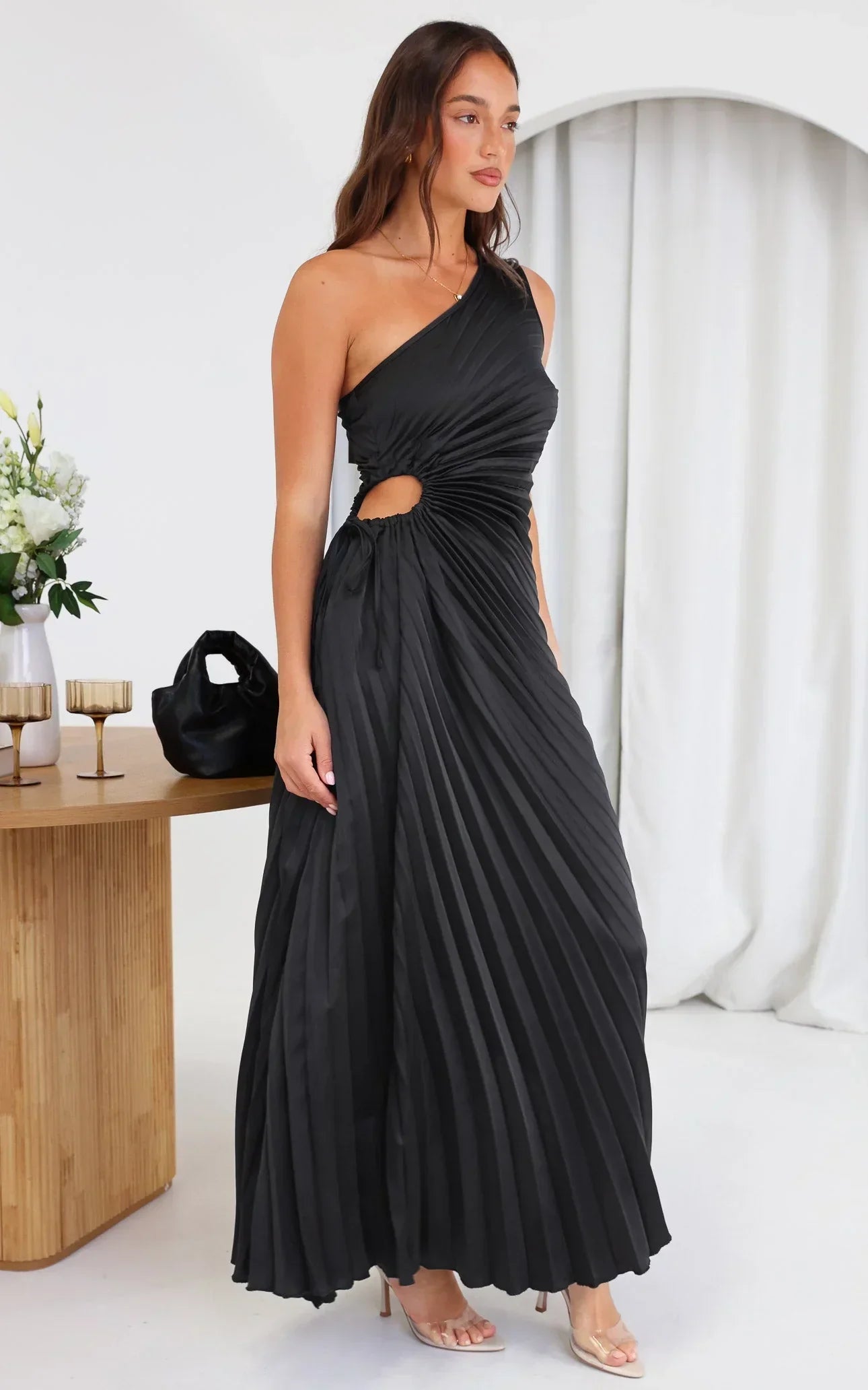 Chelsea - Elegant pleated one-shoulder midi dress