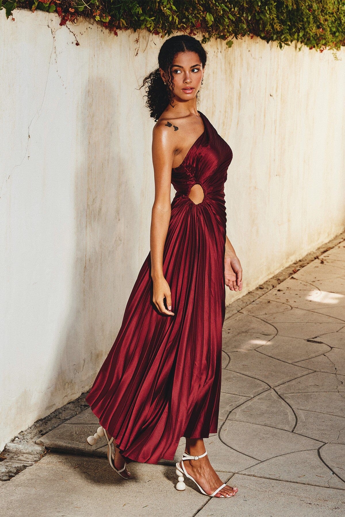 Chelsea - Elegant pleated one-shoulder midi dress